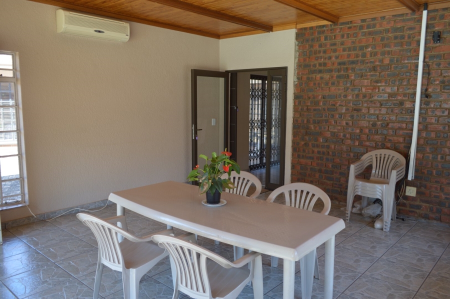 5 Bedroom Property for Sale in Wilkoppies North West